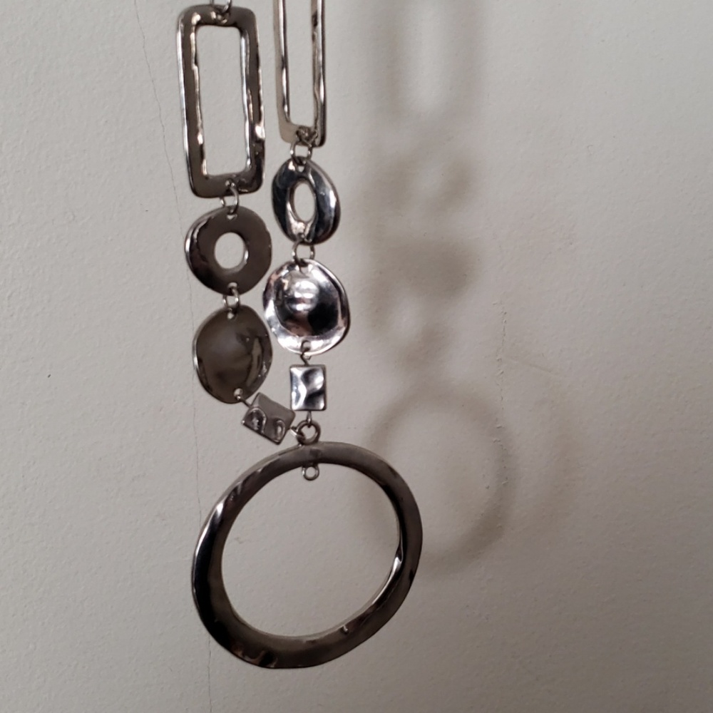 Earnings and necklace set